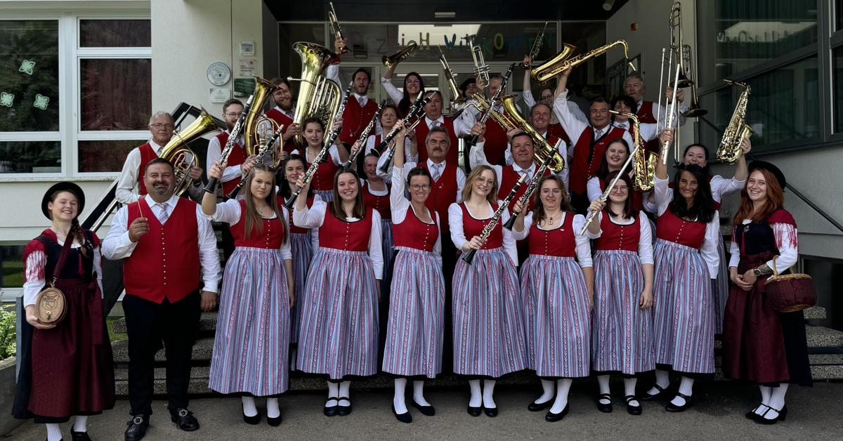 Treffen Am Ossiachersee Frauen Der Marktmusik Treffen Bekommen Erstmals Dirndl